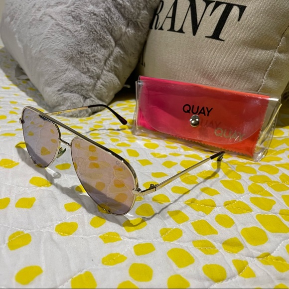 QUAY x DESI HIGH KEY GLASSES - Picture 1 of 5